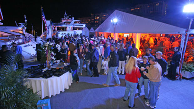 Readers mingle at a Power & Motoryacht-sponsored event at the Miami International Boat Show.