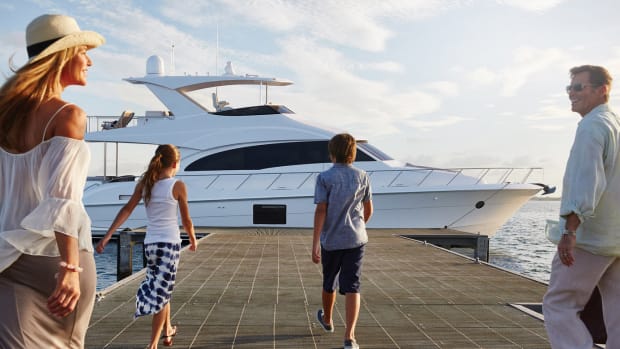 buying-yacht-with-broker