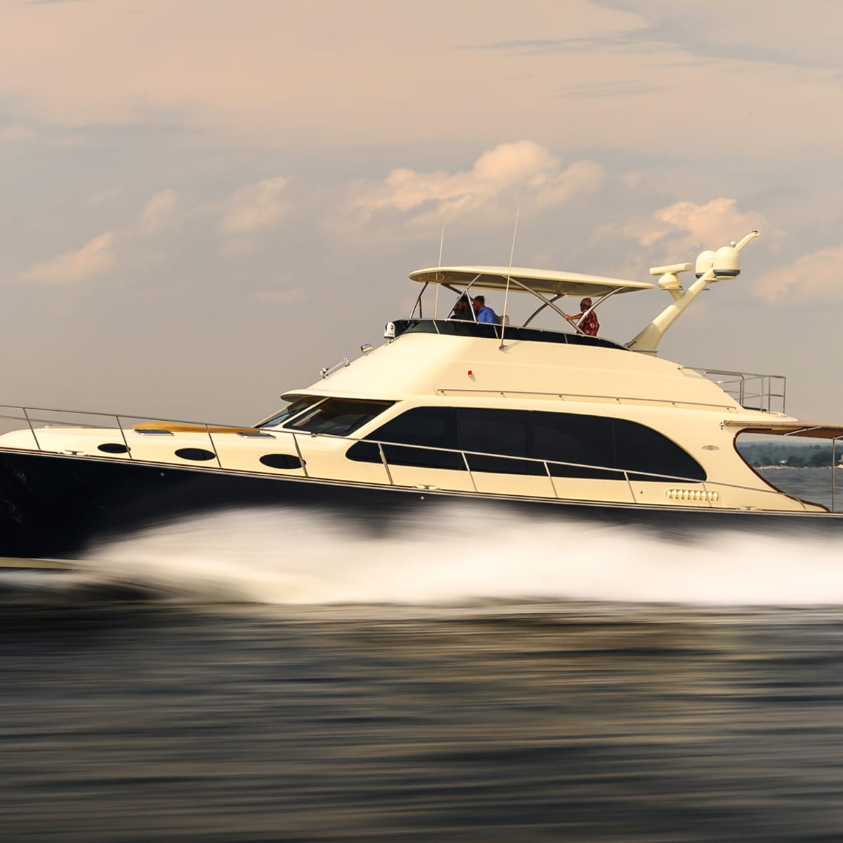 Boat Test and Review of the Palm Beach 70 Motoryacht