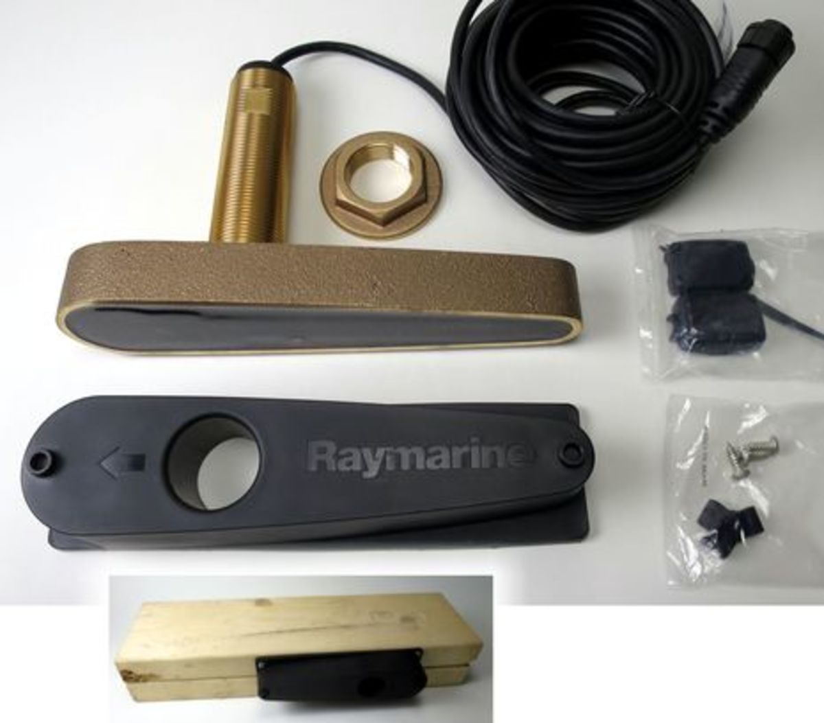 Raymarine_CPT100_transducer_kit.jpg
