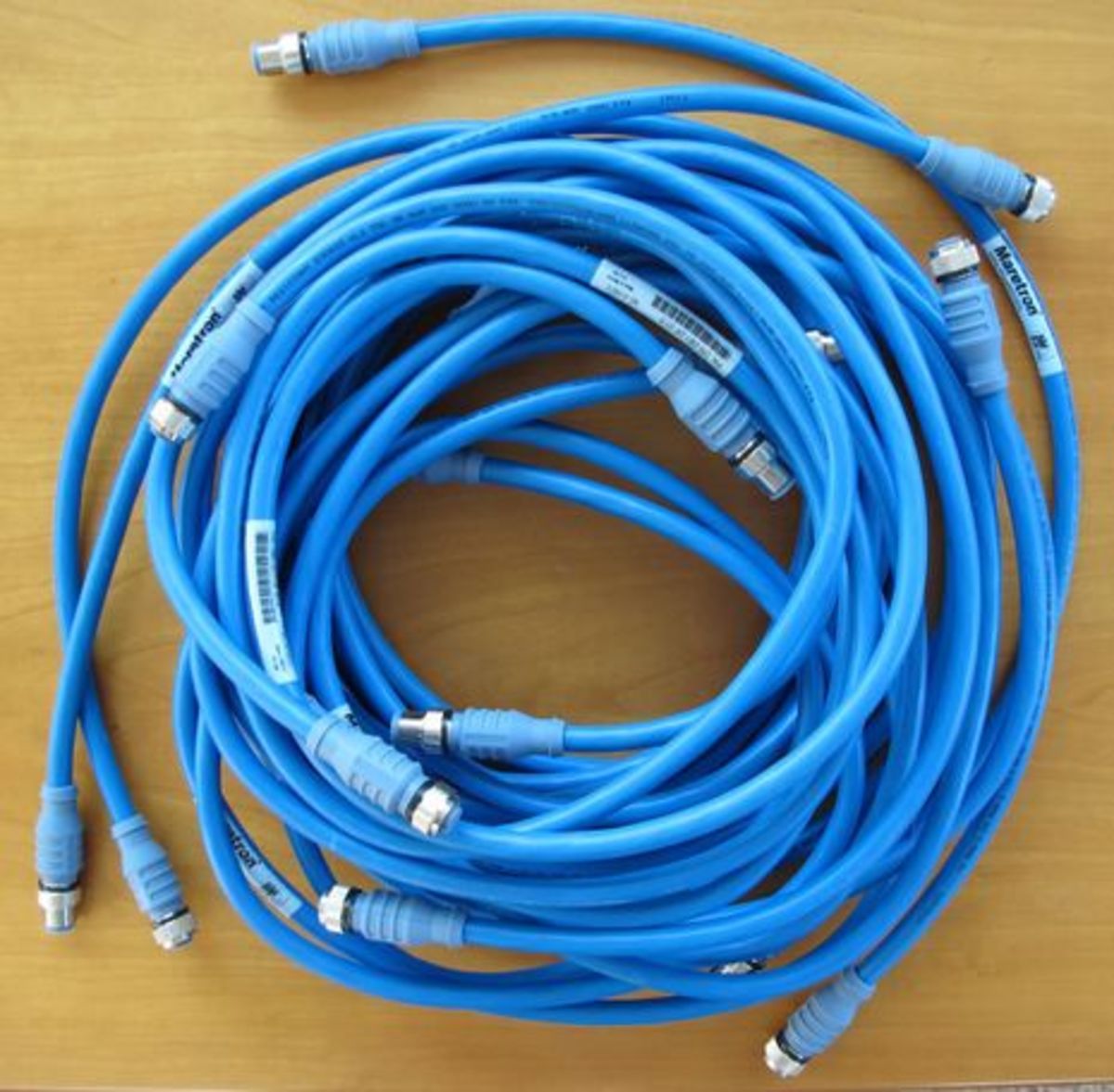Gizmo_3-2013_Maretron_MID_N2K_cables_cPanbo.jpg
