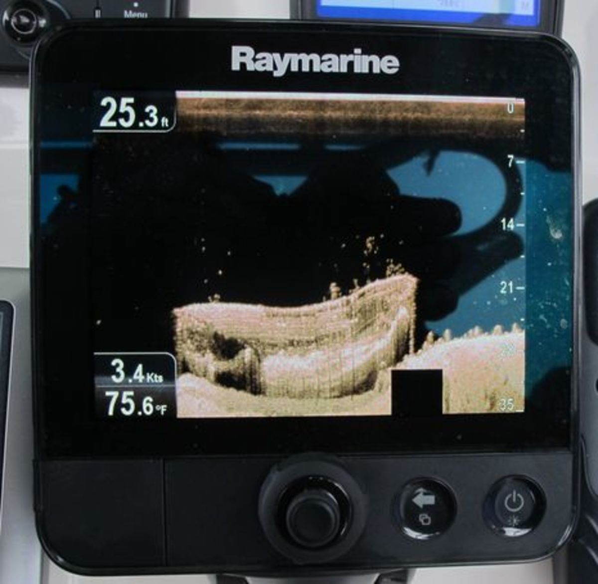 Raymarine_Dragonfly_Lady_of_the_Lake_wreck_cPanbo.jpg