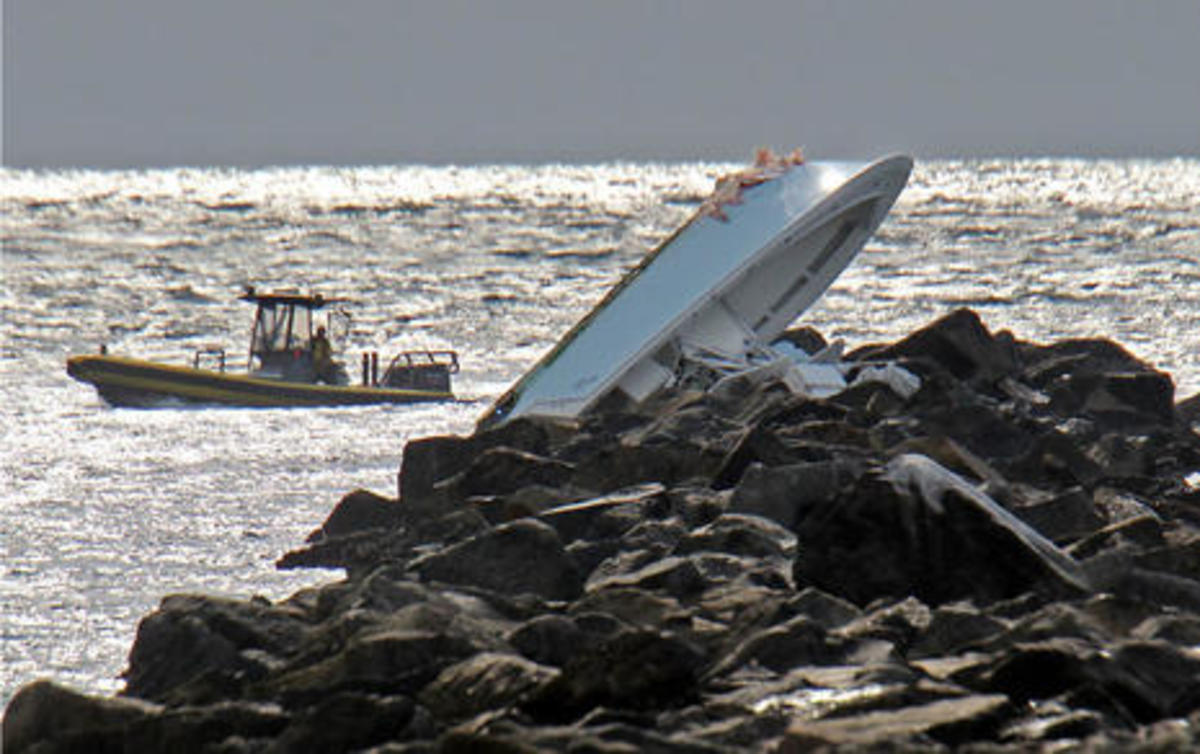 Jose_Fernandez_crashed_boat_courtesy_Patrick_Farrell_Miami_Herald.jpg
