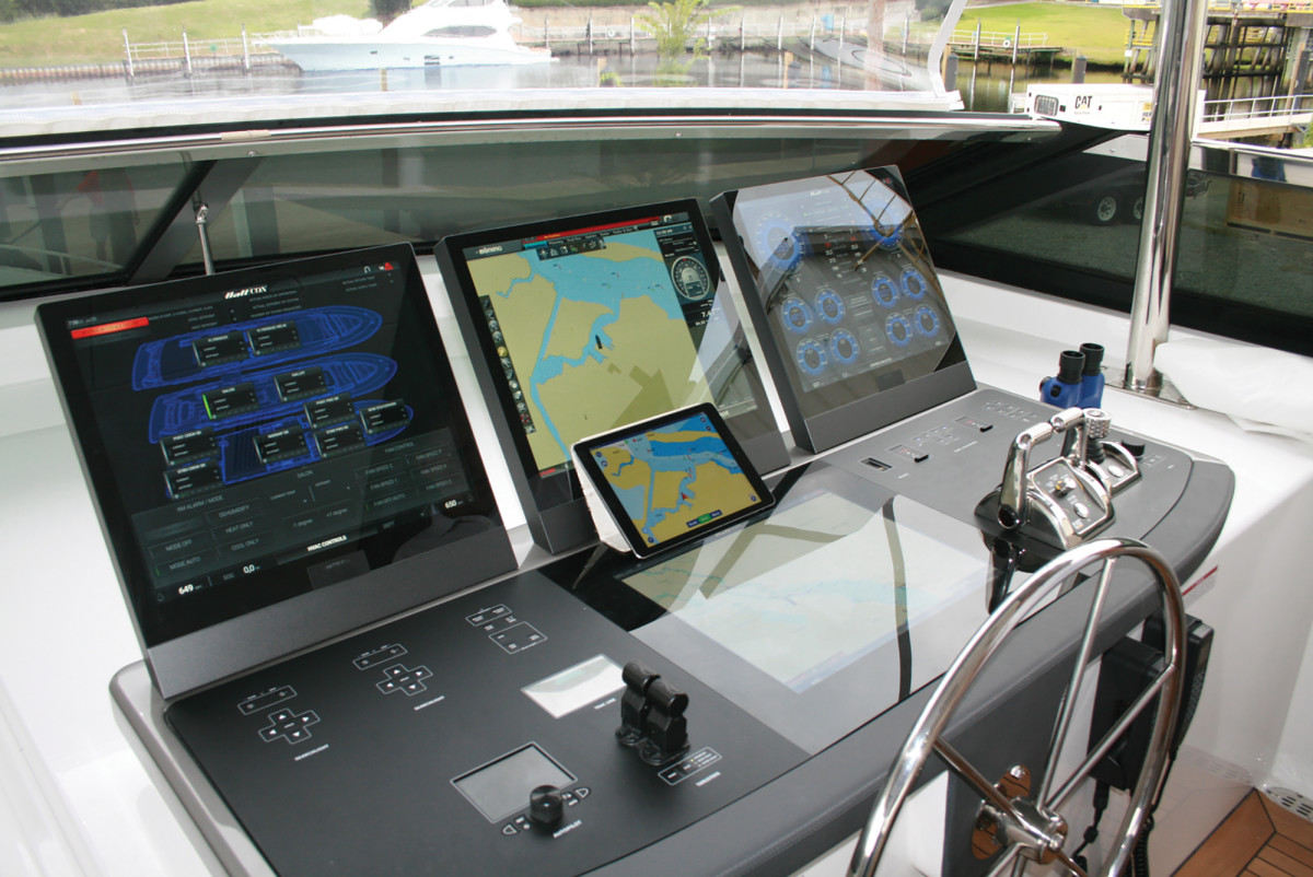 Big seas? Use HattCON’s rotary mouse instead of the touchscreens.
