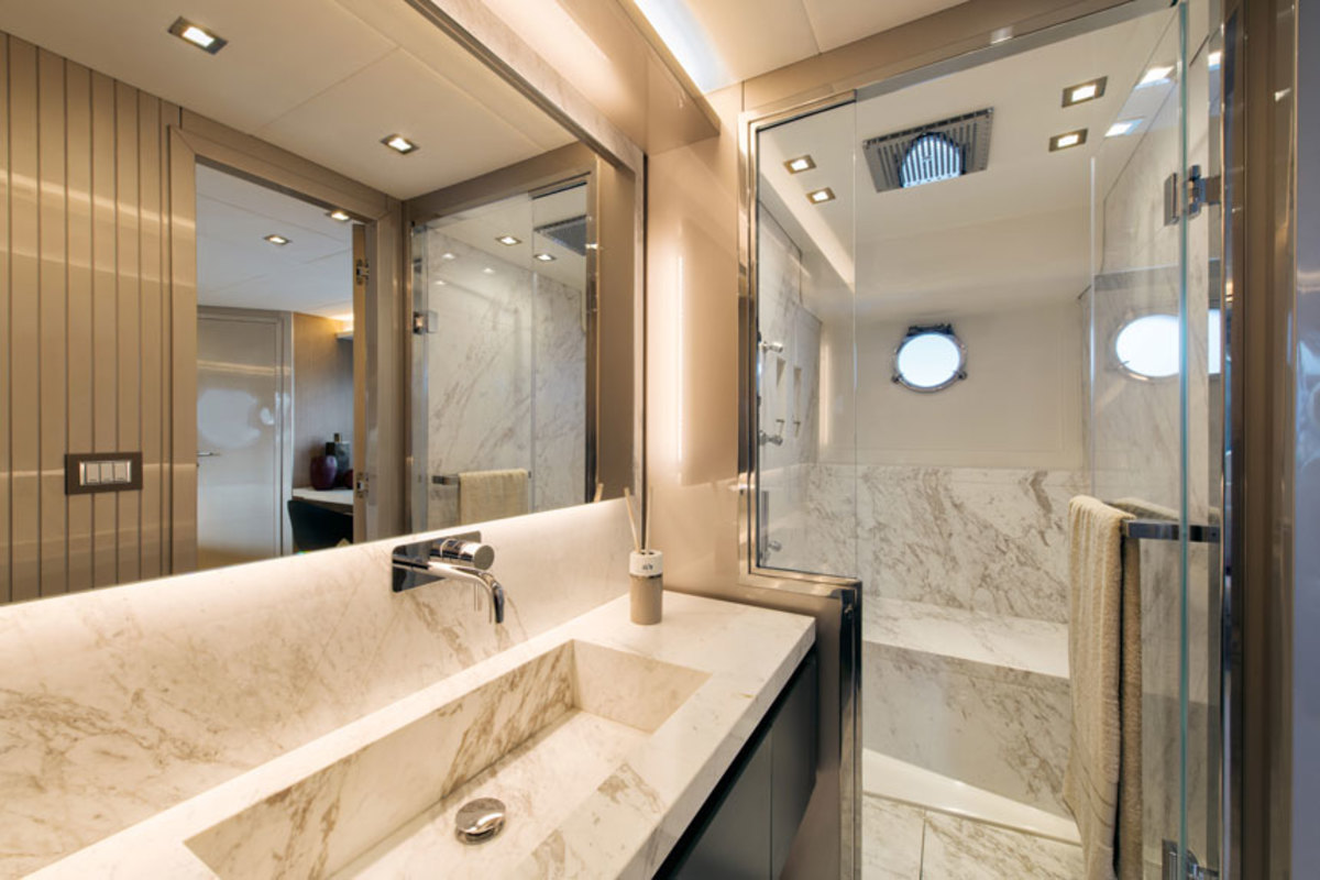 MCY70_Owner_cabin_ensuite