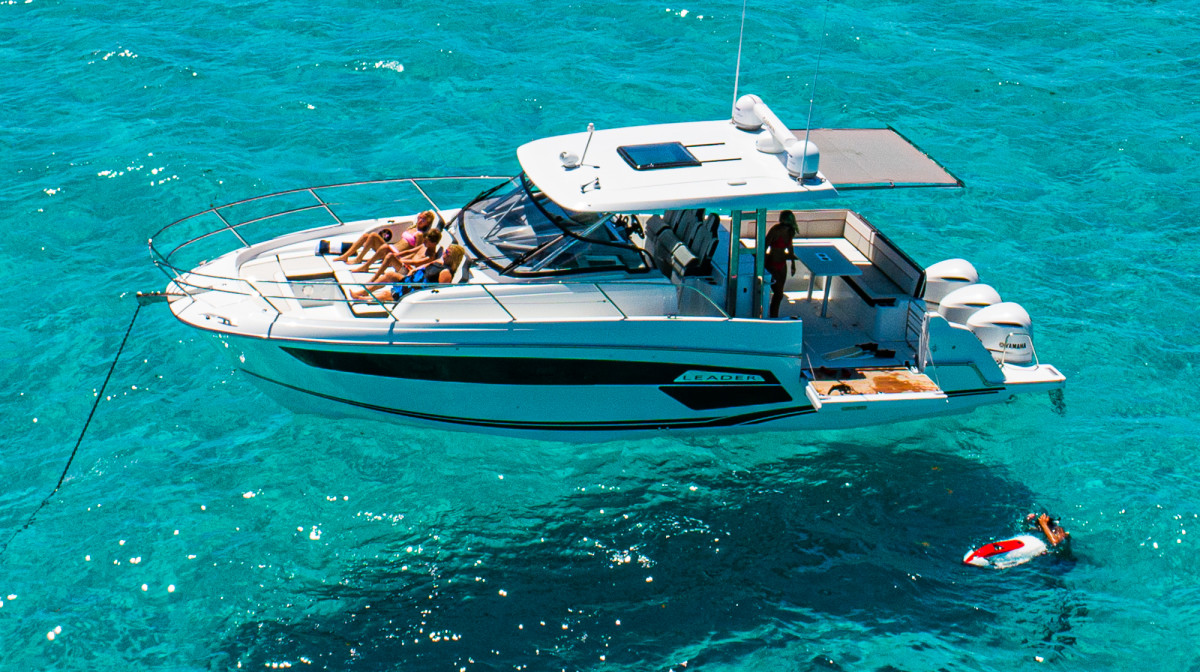 Review of Jeanneau’s Outboard-Powered Leader 12.5 - Power & Motoryacht