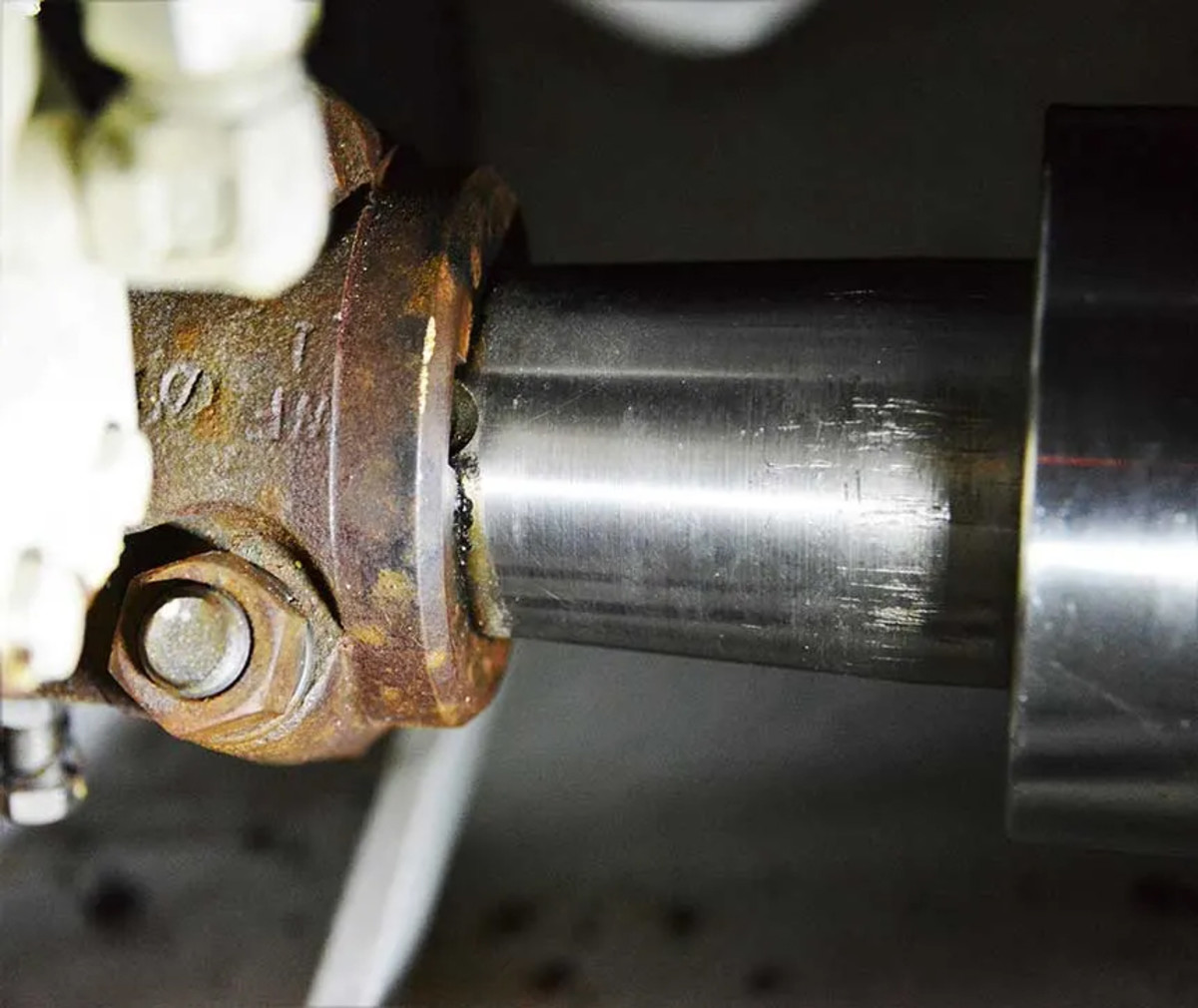 A pipe wrench has badly scarred this shaft. In the area of the shaft seal, such scars can cause leaks and excessive wear on the seal. Shaft scars on the underwater portion of the shaft can lead to corrosion and micro-fractures, resulting in a broken shaft.