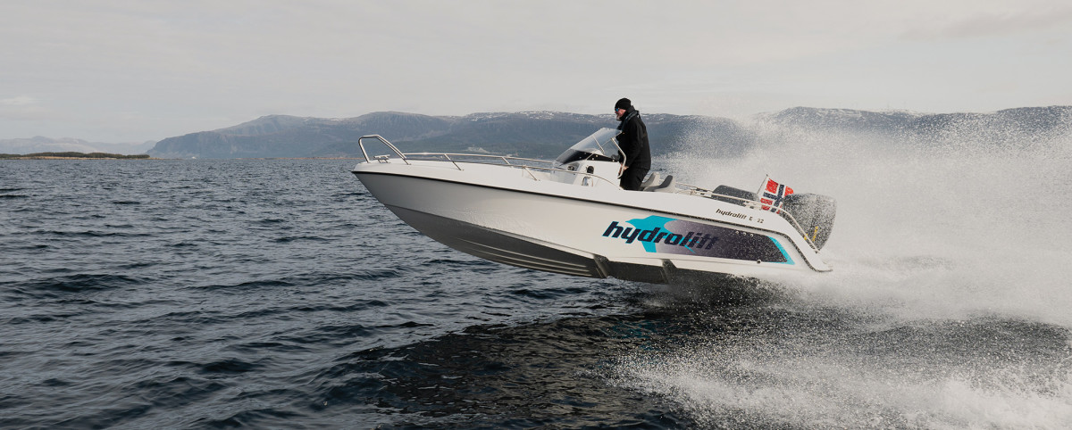 Stavøstrand blasting across the waves at 30 knots aboard the E-22 Hydrolift, powered by a Breeze 120-hp outboard.